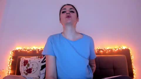 Snapshot of _just_a_simple_girl chatting on 03/06/25, 11:14 _just_a_simple_girl online show from 03/06/25, 11:14