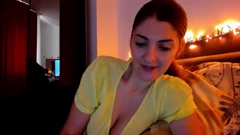 Snapshot of _just_a_simple_girl chatting on 09/26/25, 10:41 _just_a_simple_girl online show from 09/26/25, 10:41