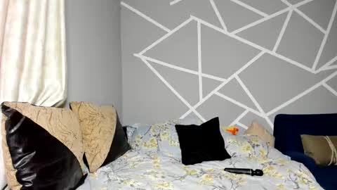 Dennise online show from 11/11/25, 06:02