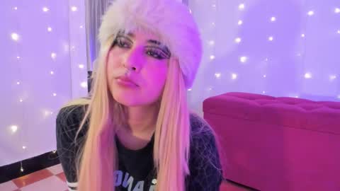 _karine01 online show from 09/19/25, 03:52