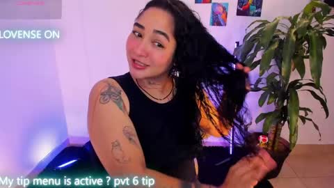 Snapshot of _kat_1 chatting on 06/04/26, 12:00 online show from 06/04/26, 12:00