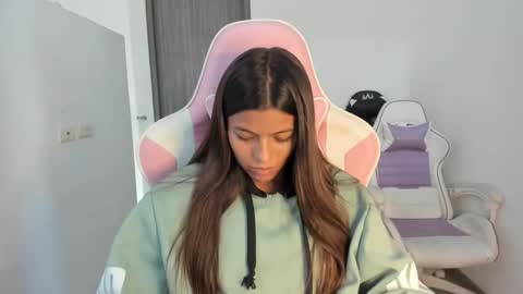 khloe sweet online show from 12/19/25, 06:04