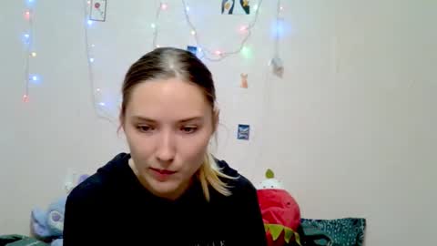 Snapshot of _kikiclark_ chatting on 09/21/25, 08:21 _kikiclark_ online show from 09/21/25, 08:21