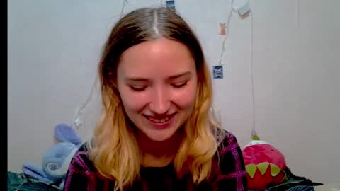 Snapshot of _kikiclark_ chatting on 10/04/25, 09:02 _kikiclark_ online show from 10/04/25, 09:02