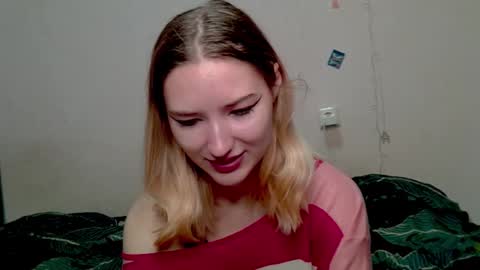 Snapshot of _kikiclark_ chatting on 10/17/25, 01:25 _kikiclark_ online show from 10/17/25, 01:25