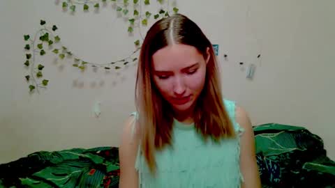 _kikiclark_ online show from 11/21/25, 10:14