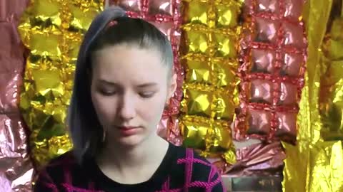 _kikiclark_ online show from 04/09/26, 12:10