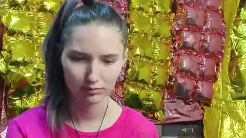 _kikiclark_ online show from 04/13/26, 05:29