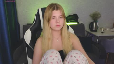 Molly   Emily online show from 04/25/26, 09:23