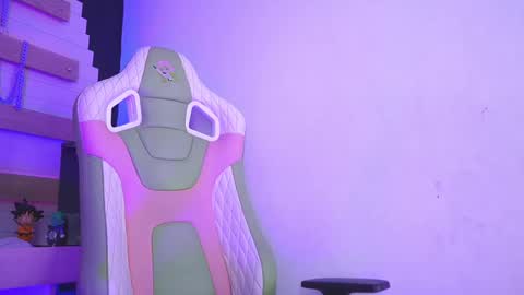 kitty online show from 02/04/25, 10:02