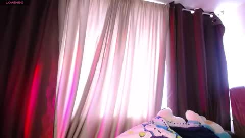 Snapshot of _krissricci_ chatting on 09/24/25, 11:57   online show from 09/24/25, 11:57