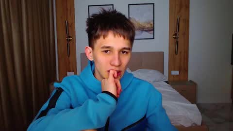 Snapshot of _kurt chatting on 02/19/25, 09:25 Kurt online show from 02/19/25, 09:25