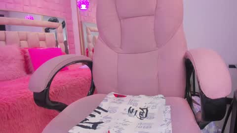 Laura online show from 03/02/25, 03:16