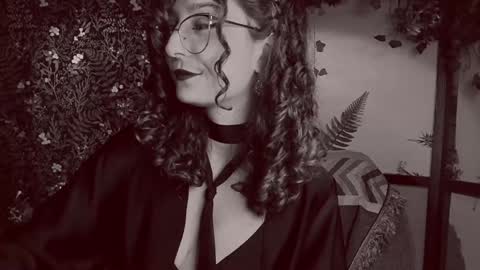 Snapshot of _lady_luna_ chatting on 12/27/24, 12:18 Lady Luna online show from 12/27/24, 12:18