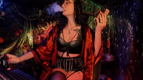 Snapshot of _lady_luna_ chatting on 11/15/25, 01:14 Lady Luna online show from 11/15/25, 01:14