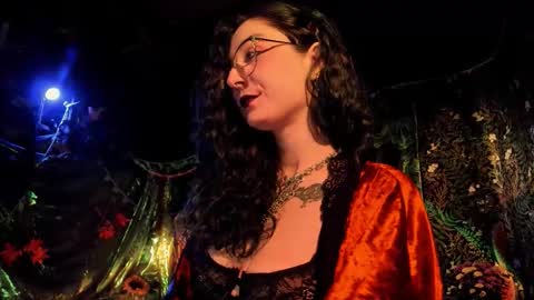 Snapshot of _lady_luna_ chatting on 12/16/25, 12:15 Lady Luna online show from 12/16/25, 12:15