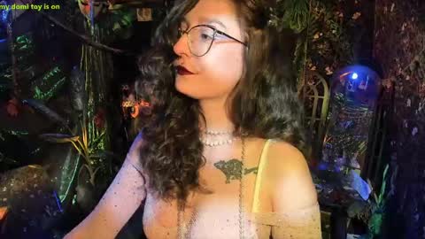 Snapshot of _lady_luna_ chatting on 04/18/26, 10:32 Lady Luna online show from 04/18/26, 10:32