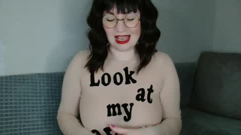 Snapshot of _lalilu_ chatting on 01/10/25, 04:09 _lalilu_ online show from 01/10/25, 04:09