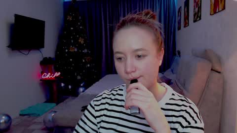 _lalune_ online show from 12/02/24, 12:19