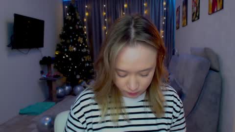 _lalune_ online show from 12/02/24, 03:14