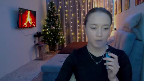 _lalune_ online show from 12/09/24, 12:19