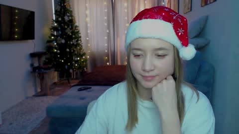 _lalune_ online show from 12/15/24, 09:03