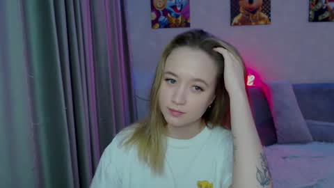 _lalune_ online show from 12/24/24, 09:33