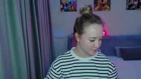 _lalune_ online show from 12/27/24, 02:36