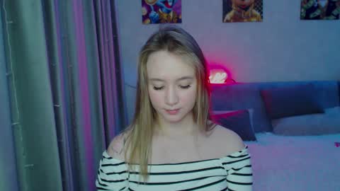 _lalune_ online show from 12/27/24, 11:31