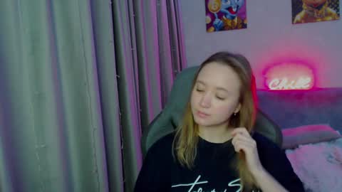 _lalune_ online show from 01/03/25, 11:01