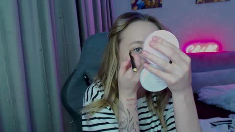 _lalune_ online show from 01/06/25, 12:59