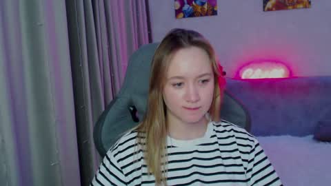 _lalune_ online show from 01/16/25, 09:51