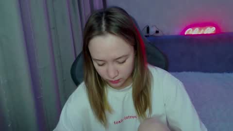 _lalune_ online show from 01/19/25, 10:28