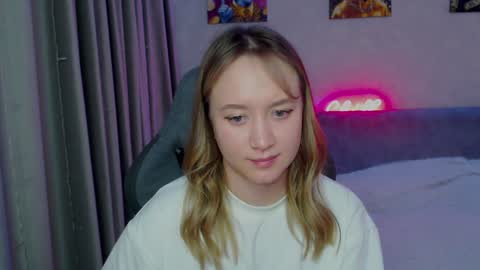 _lalune_ online show from 01/25/25, 12:17