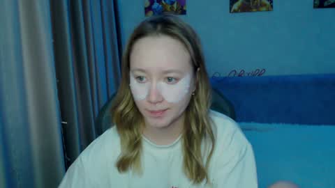 _lalune_ online show from 01/25/25, 11:13