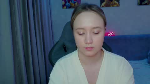 _lalune_ online show from 01/31/25, 12:28