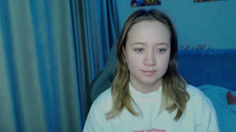 _lalune_ online show from 02/07/25, 01:04