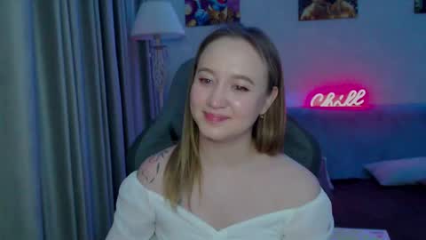 _lalune_ online show from 02/17/25, 08:26