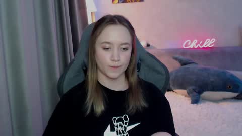 _lalune_ online show from 02/27/25, 11:04