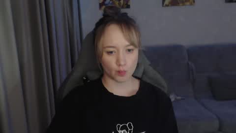 _lalune_ online show from 03/10/25, 07:07