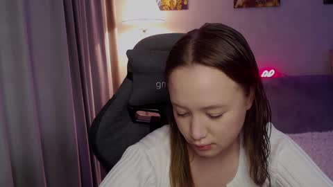 _lalune_ online show from 09/18/25, 05:31