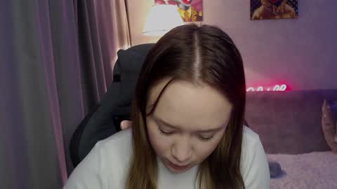 _lalune_ online show from 10/17/25, 06:05