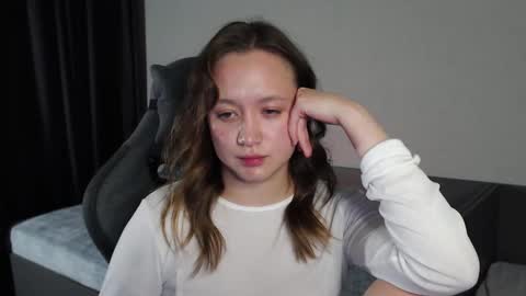 _lalune_ online show from 11/24/25, 10:53