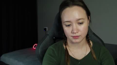 _lalune_ online show from 12/04/25, 03:54