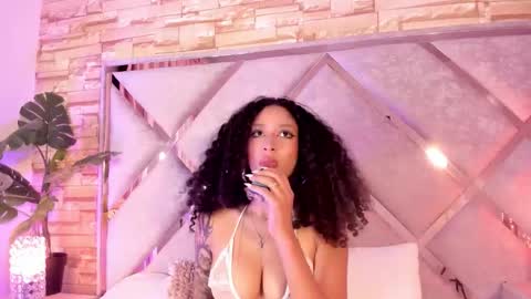 Lanna  online show from 11/17/25, 01:11