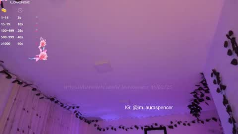 Laura online show from 02/11/25, 01:41