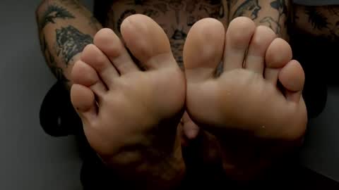 Snapshot of _layne chatting on 12/10/24, 11:11 Layne online show from 12/10/24, 11:11