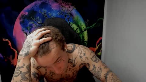 Snapshot of _layne chatting on 12/11/24, 05:26 Layne online show from 12/11/24, 05:26