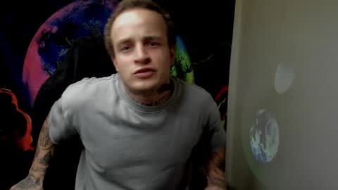 Snapshot of _layne chatting on 12/11/24, 08:28 Layne online show from 12/11/24, 08:28