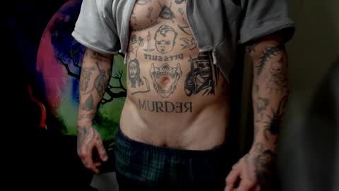 Snapshot of _layne chatting on 12/12/24, 06:25 Layne online show from 12/12/24, 06:25